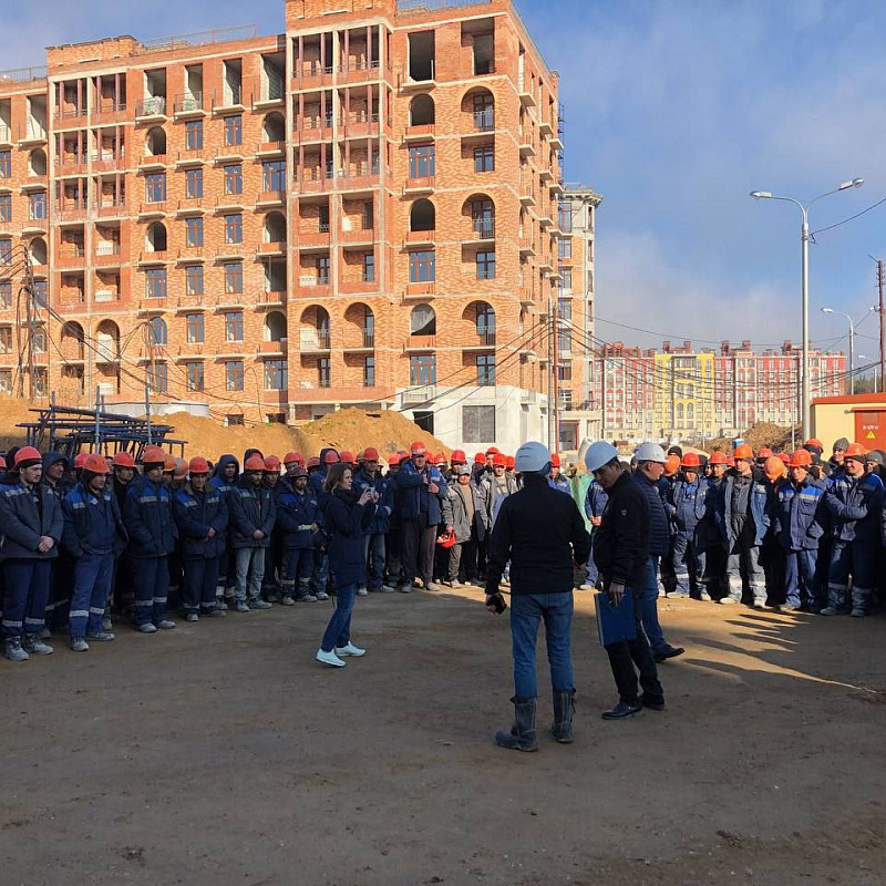 Фонд развития территорий наращивает численность рабочих на стройплощадке ЖК «Видный город» 