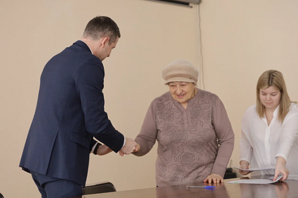 В городском округе Пущино Московской области вручили первые сертификаты для приобретения нового жилья гражданам, проживающим в аварийном жилищном фонде