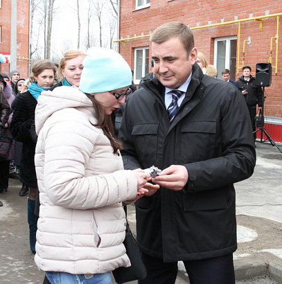 В Тульской области 260 семей получили ключи от новых квартир в рамках реализации программы по переселению граждан из аварийного жилищного фонда