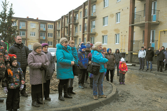 В Ленинградской области 32 семьи получили ключи от новых квартир в рамках реализации программы по переселению граждан из аварийного жилья
