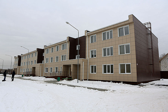 В городе Владивостоке Приморского края принят в эксплуатацию очередной многоквартирный дом, построенный в рамках реализации 185-ФЗ