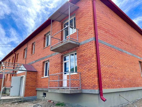 В городе Закаменске Республики Бурятия ведется строительство двух многоквартирных домов, в которые из аварийного жилищного фонда, признанного таковым до 1 января 2017 года, переедут более 80 человек