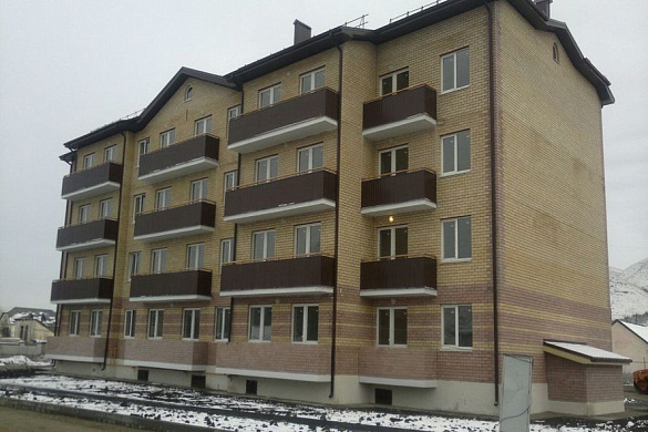 В Карачаево-Черкесской Республике сданы в эксплуатацию два многоквартирных дома, построенных в рамках реализации программы переселения граждан из аварийного жилья