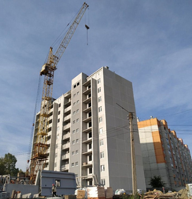 В городе Бакале Челябинской области в рамках нацпроекта «Жилье и городская среда» продолжается возведение двух 10-этажных домов, в которые из аварийного жилищного фонда переедут 179 семей