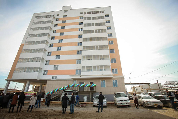 В городе Якутске Республики Саха (Якутия) 30 семей получили новые квартиры по программе переселения граждан из аварийного жилищного фонда