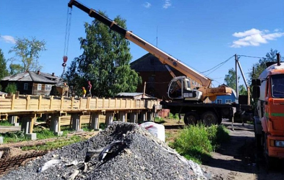 В Верхнетоемском муниципальном округе Архангельской области ведется строительство двух многоквартирных домов для переселения 45 семей из аварийного жилья