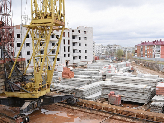 В городе Вологде ведется строительство многоквартирного дома, в который из аварийного жилищного фонда переедут почти 380 человек