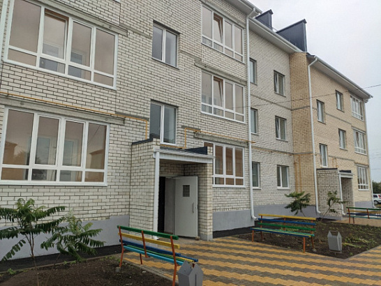 В Губкинском районе Белгородской области введен в эксплуатацию многоквартирный дом, в который из аварийного жилья переедут 26 семей