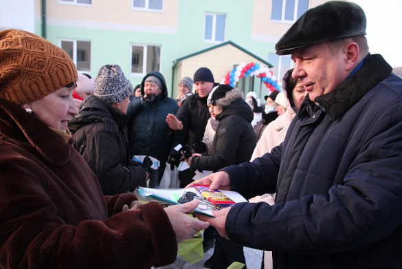 В городе Макарове Сахалинской области 51 семья получила ключи от новых квартир по программе переселения граждан из аварийного жилищного фонда