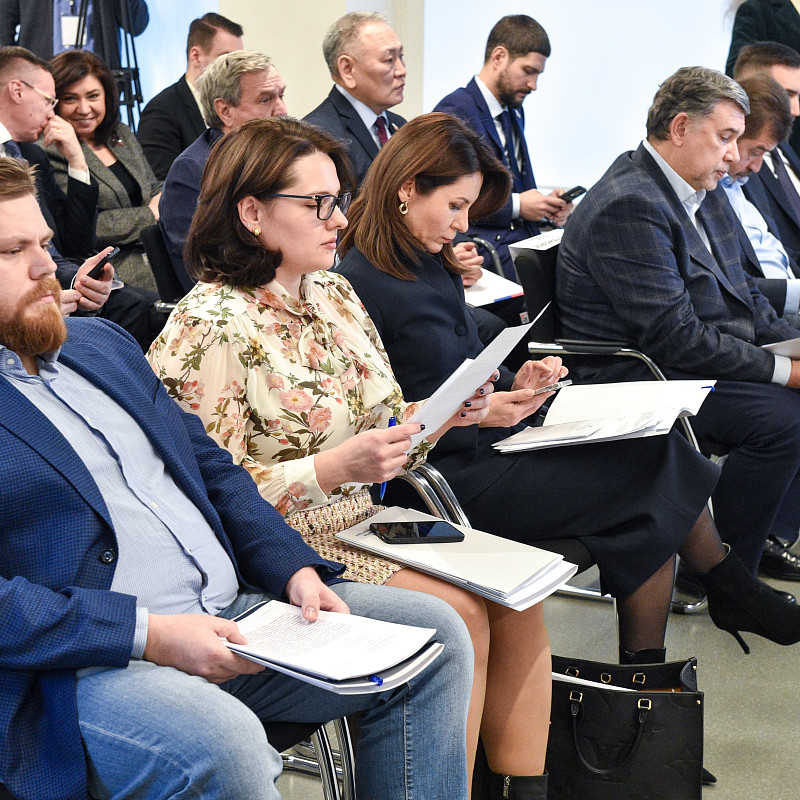 На совещании Совета Федерации обсудили замену лифтов в многоквартирных домах