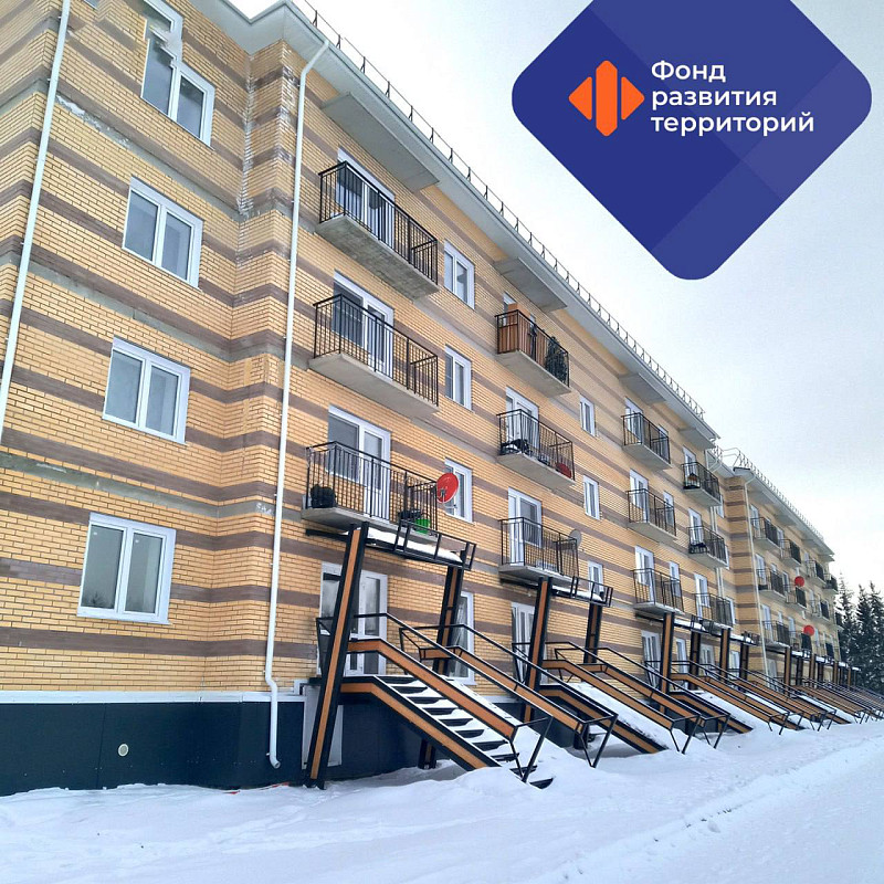 Более 93 тыс. россиян переехали из аварийного жилья в 2025 году 