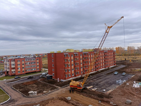 В городе Янауле Республики Башкортостан строится 5 многоквартирных домов, в которые из аварийного жилищного фонда в рамках национального проекта «Жилье и городская среда» переедут 485 человек