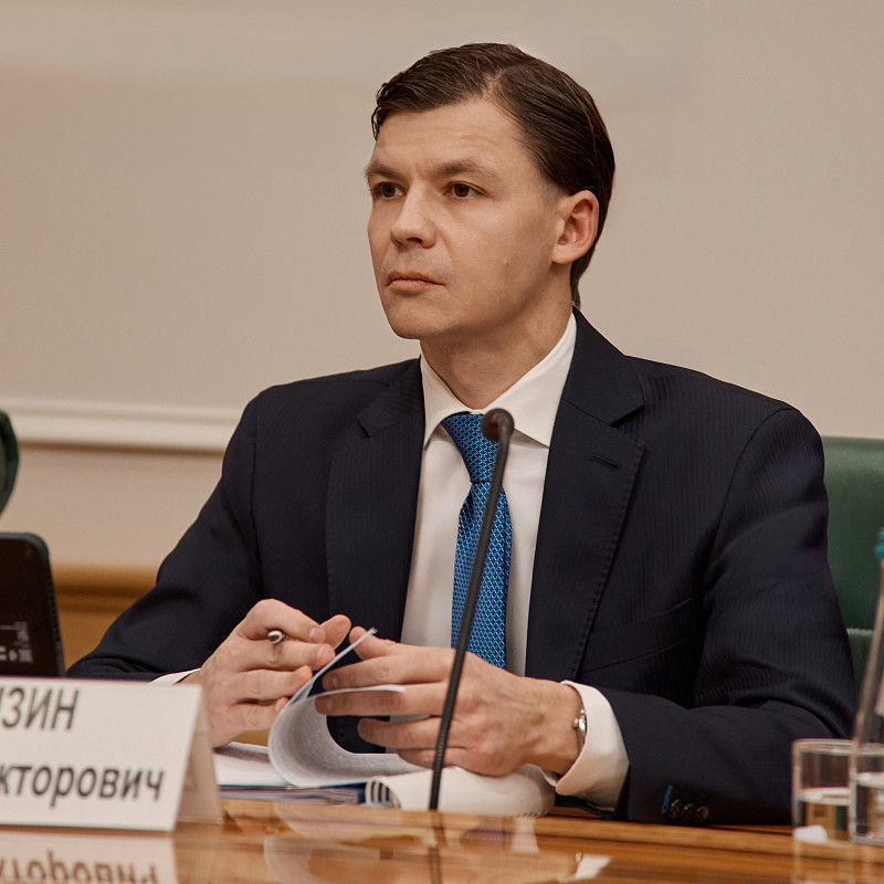 Василий Купызин принял участие в парламентских слушаниях в Совете Федерации на тему пятилетия института комплексного развития территорий