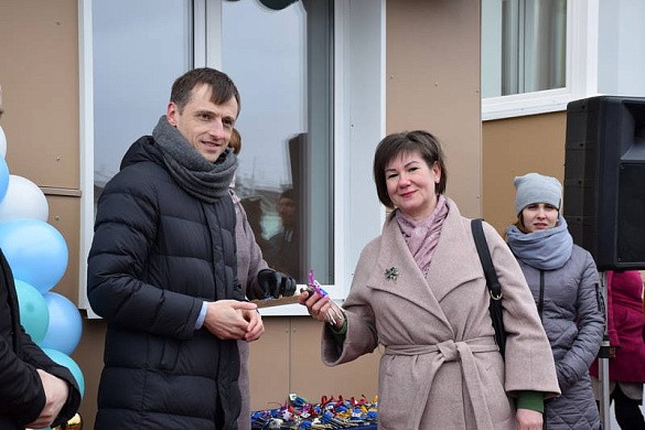 В поселке городского типа Ноглики Сахалинской области 48 семей, ранее проживавших в аварийных домах, получили новые квартиры