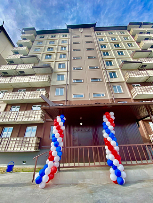 В городе Кызыле Республики Тыва ключи от квартир в новом доме получили 84 семьи, проживавшие в аварийном жилищном фонде