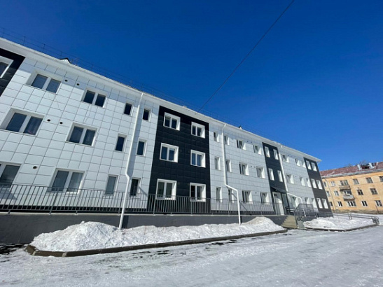 В поселке Селенгинске Республики Бурятия проинспектировали два дома, в которые из аварийного жилищного фонда в рамках национального проекта «Жилье и городская среда» в 2021 году переехали 100 семей 
