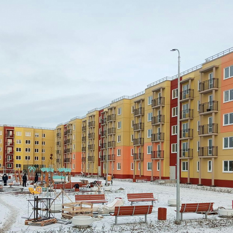 Более 3,9 тысяч человек переедут в 2023 году из аварийного жилья в Ленинградской области