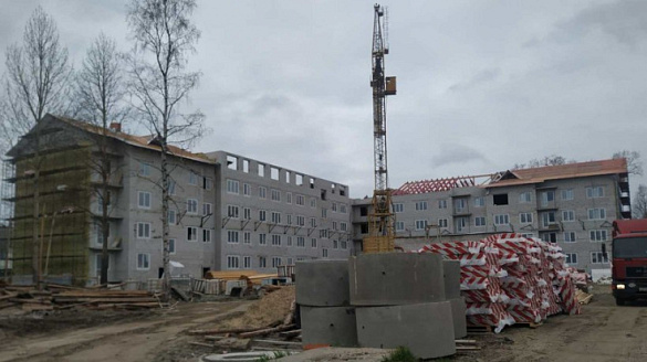 В городе Северодвинске Архангельской области к концу сентября 2022 года планируется завершить строительство многоквартирного дома, в который из аварийного жилья переедут 72 семьи