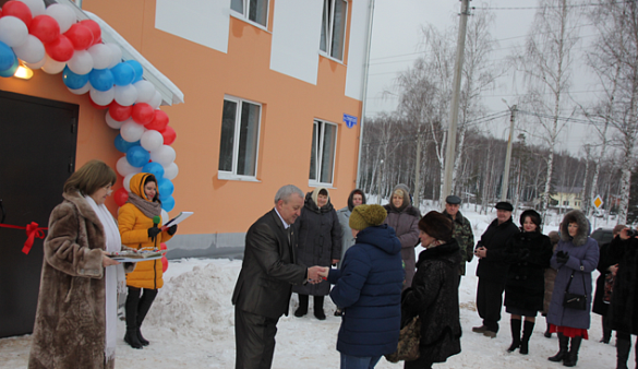 В поселке Красная Горбатка Владимирской области 14 семей получили ключи от новых квартир в рамках реализации 185-ФЗ