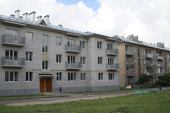 В городе Рыбинске Ярославской области 23 семьи, проживавшие в аварийных домах, получили ключи от новых квартир в рамках реализации 185-ФЗ