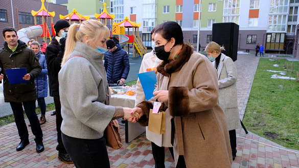 В городе Калининграде жители аварийных домов получили ключи от 8 новых квартир