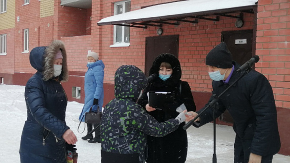 В городе Йошкар-Оле Республики Марий Эл жителям 16 аварийных домов вручили ключи от более 100 новых квартир