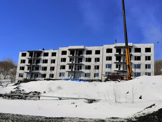 В городе Петропавловске-Камчатском ведется строительство многоквартирного дома, в который переедут граждане из аварийного жилья