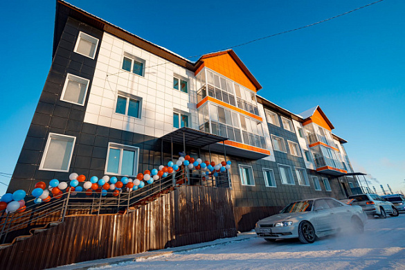 В селе Верхневилюйске Республики Саха (Якутия) 28 семей получили ключи от квартир по программе переселения граждан из аварийного жилищного фонда